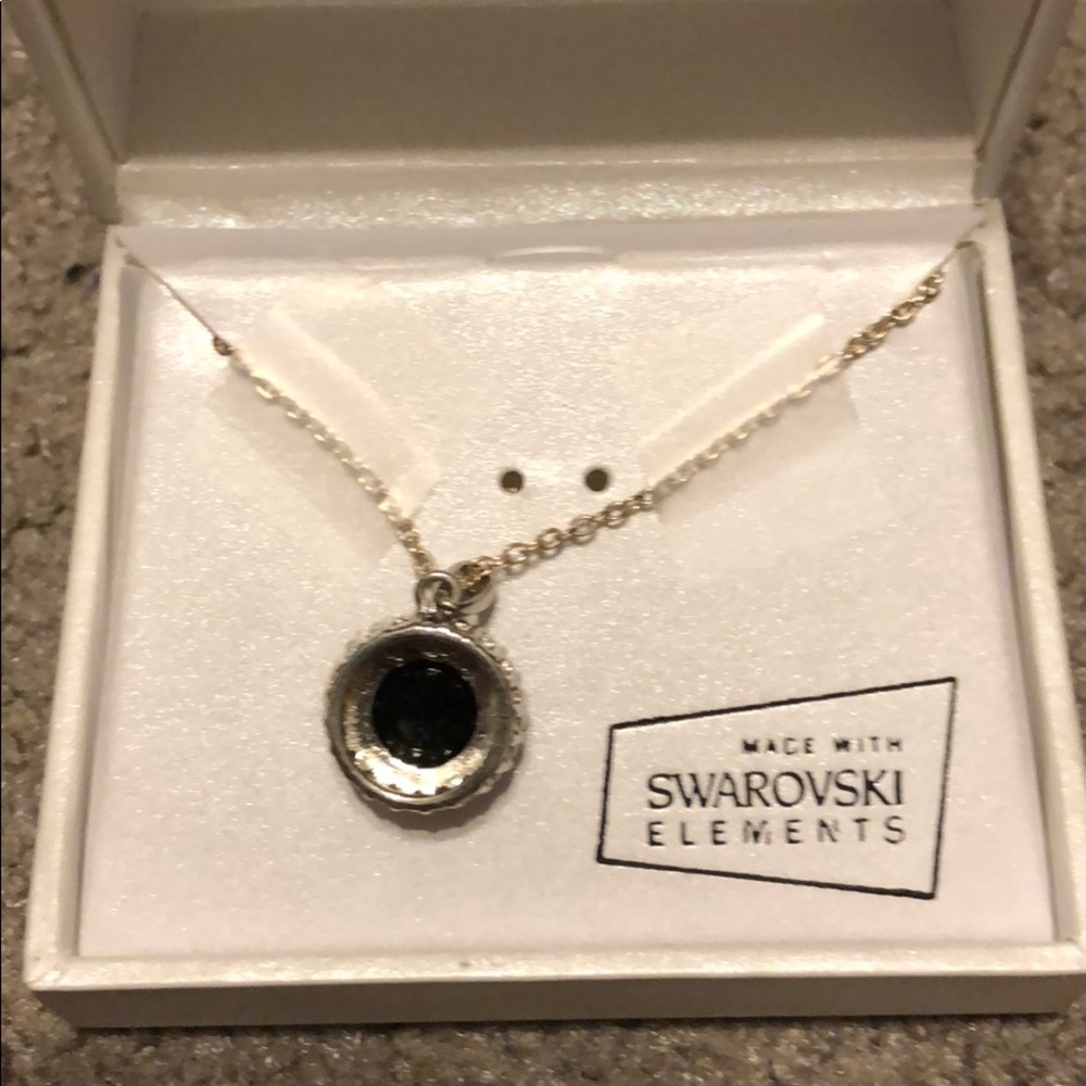 Swarovski elements necklace - Picture 2 of 3